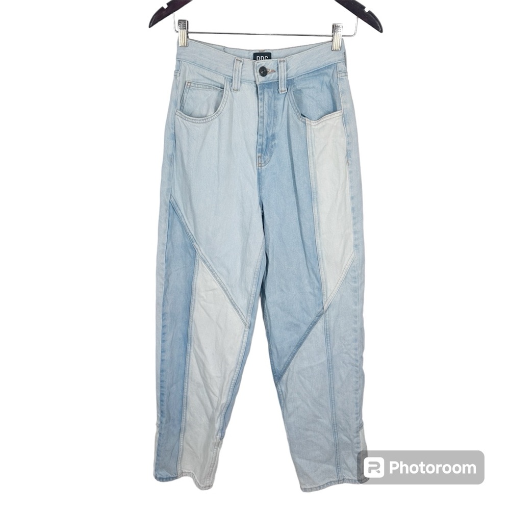 BDG Paneled High Waisted Modern Boyfriend Jeans 26 Light Wash